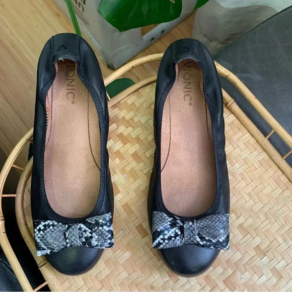 Vionic Zelda Flats Leather Snake Print Bow Flats - Picture 1 of 11